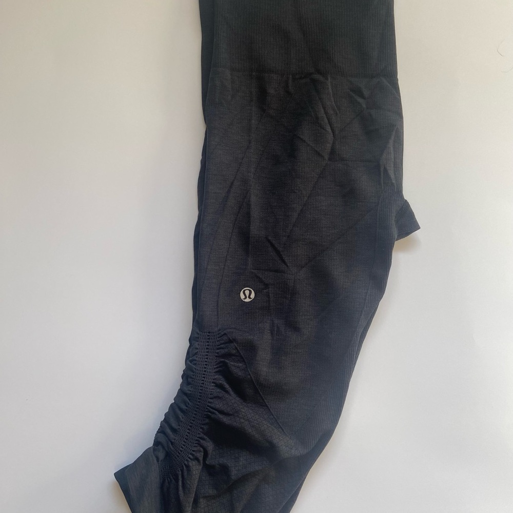 lululemon athletica Wunder Under Black Leggings women’s size 8